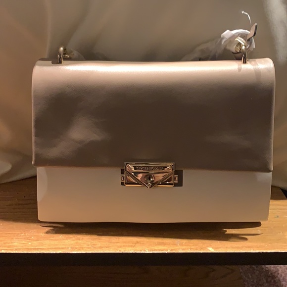 Michael Kors Hand Bags - Picture 5 of 6